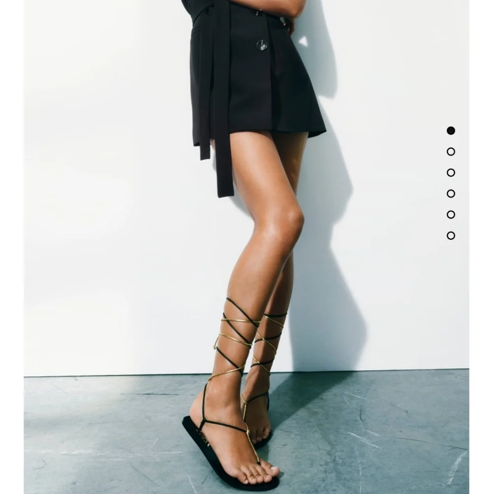 Zara flat strappy sandals size 8 / 39